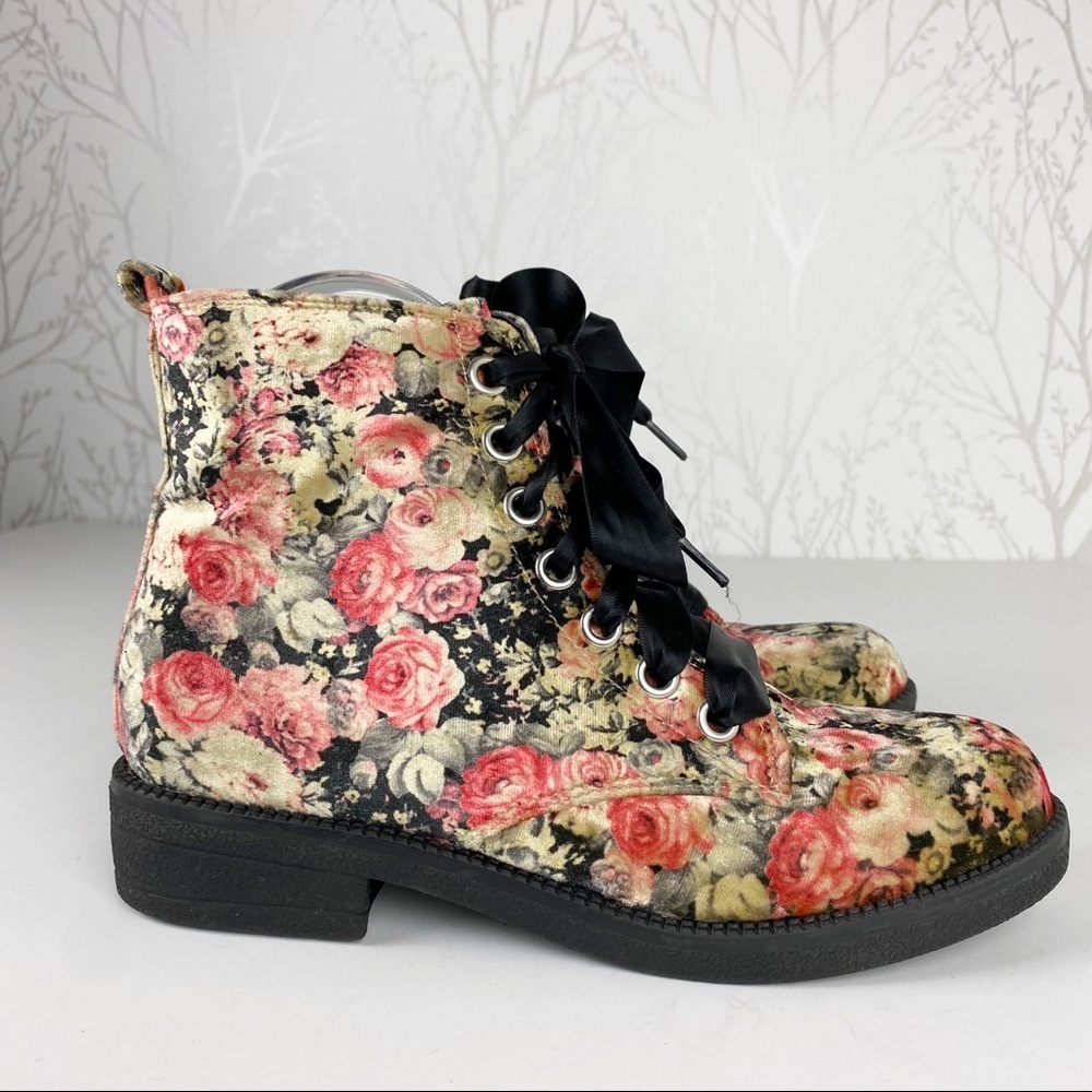DIRTY LAUNDRY Floral Velvet Ribbon Lace-Up velvet Ankle Boots Lug Sole Sz 6.5/37 - Picture 2 of 10